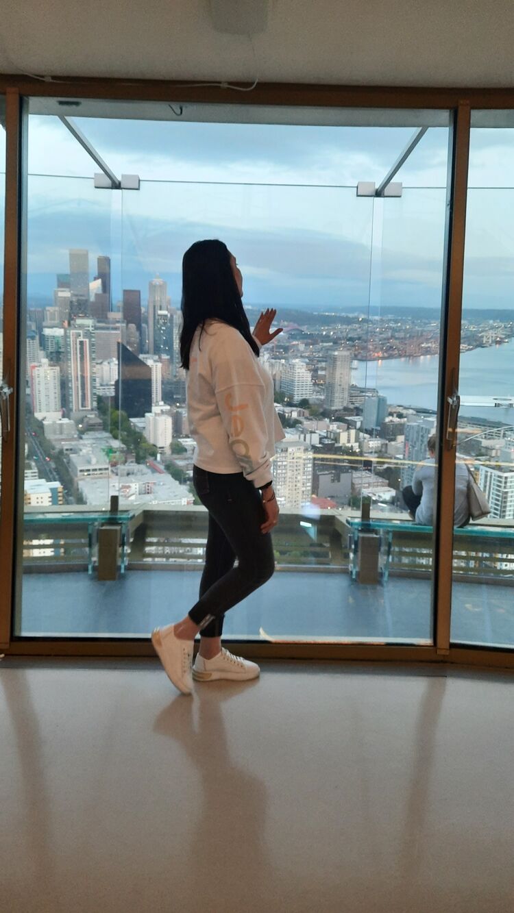  Tacoma,   Tetiana, 54 ,   c 