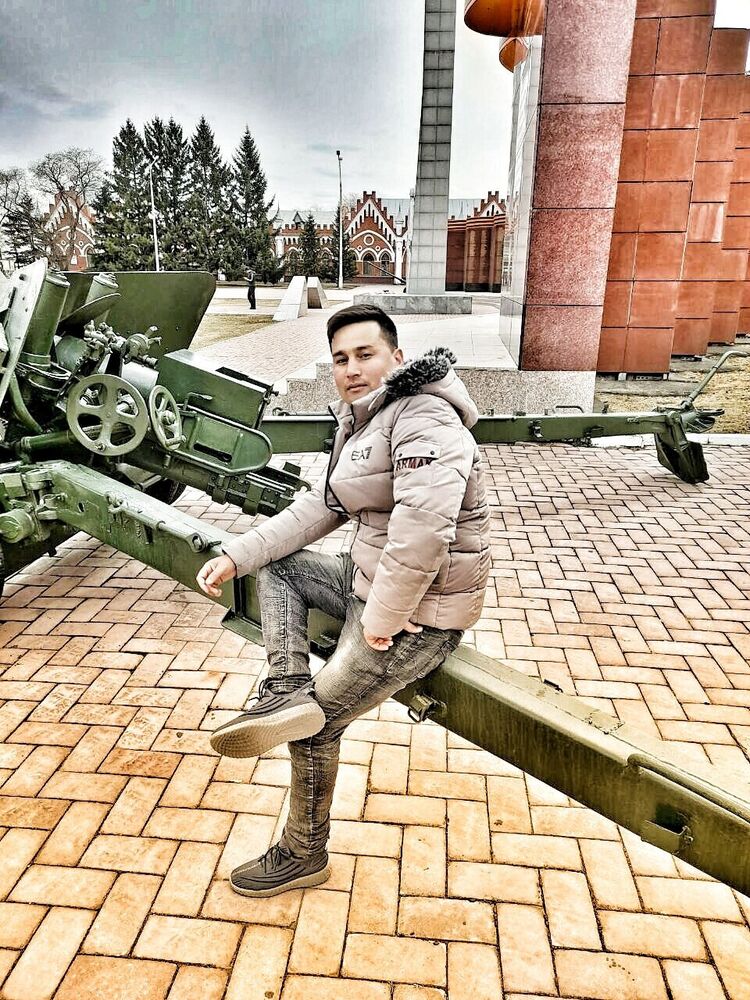  ,   Akbar JON, 34 ,     , c 