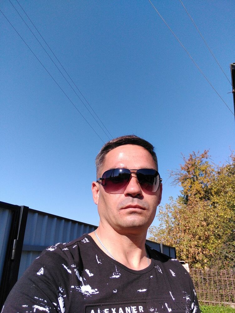  13736197  Alex, 42 ,     