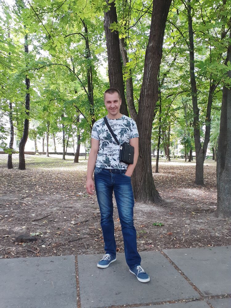  24887747  Andriy, 37 ,    