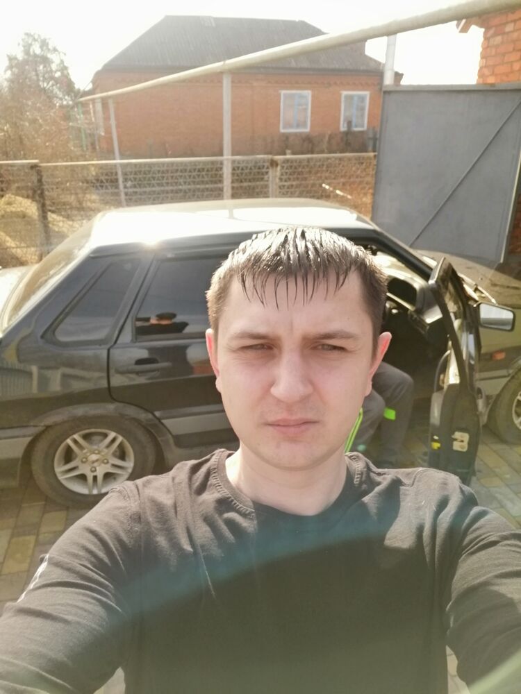  28849027  Pavel, 37 ,    