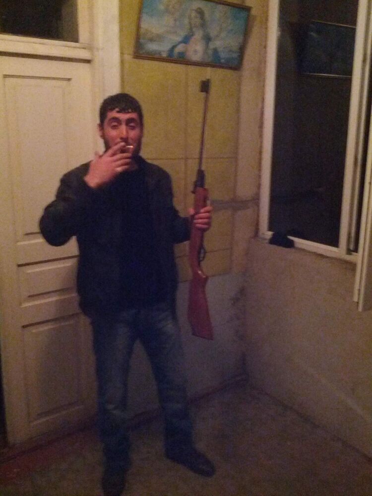  13793537  Artyom, 41 ,    