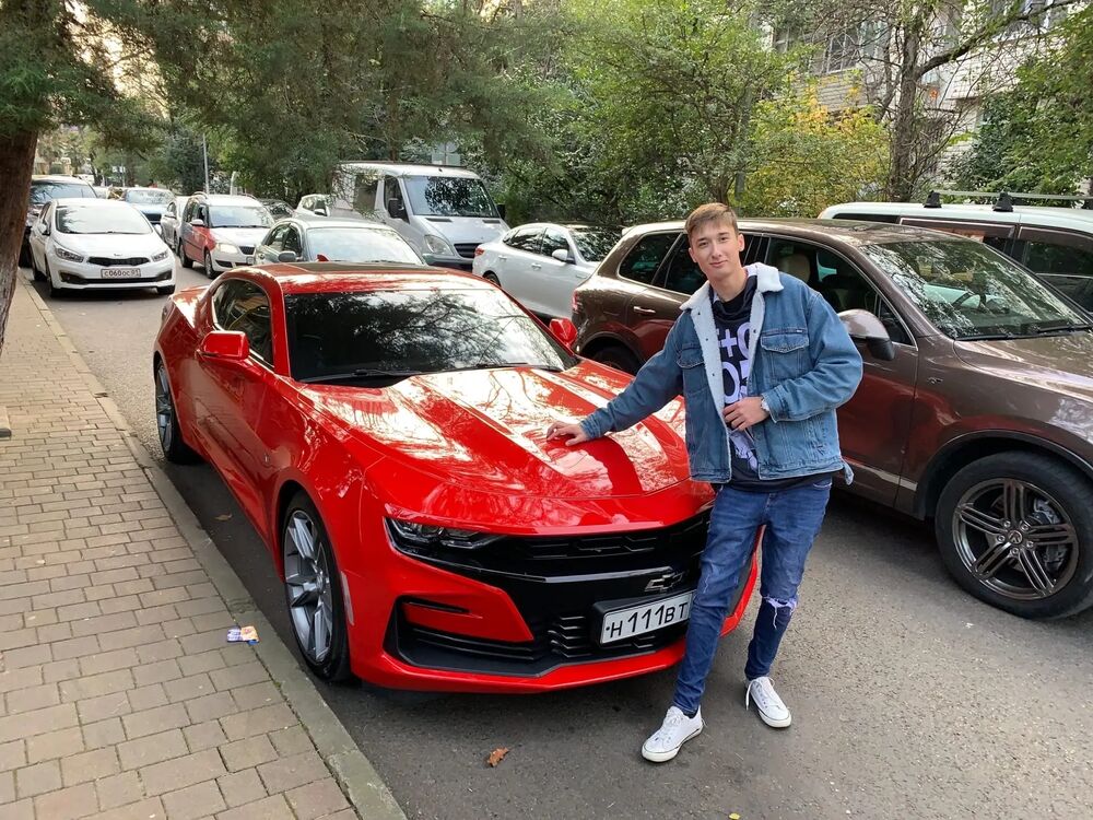  43052297  Artem, 22 ,    