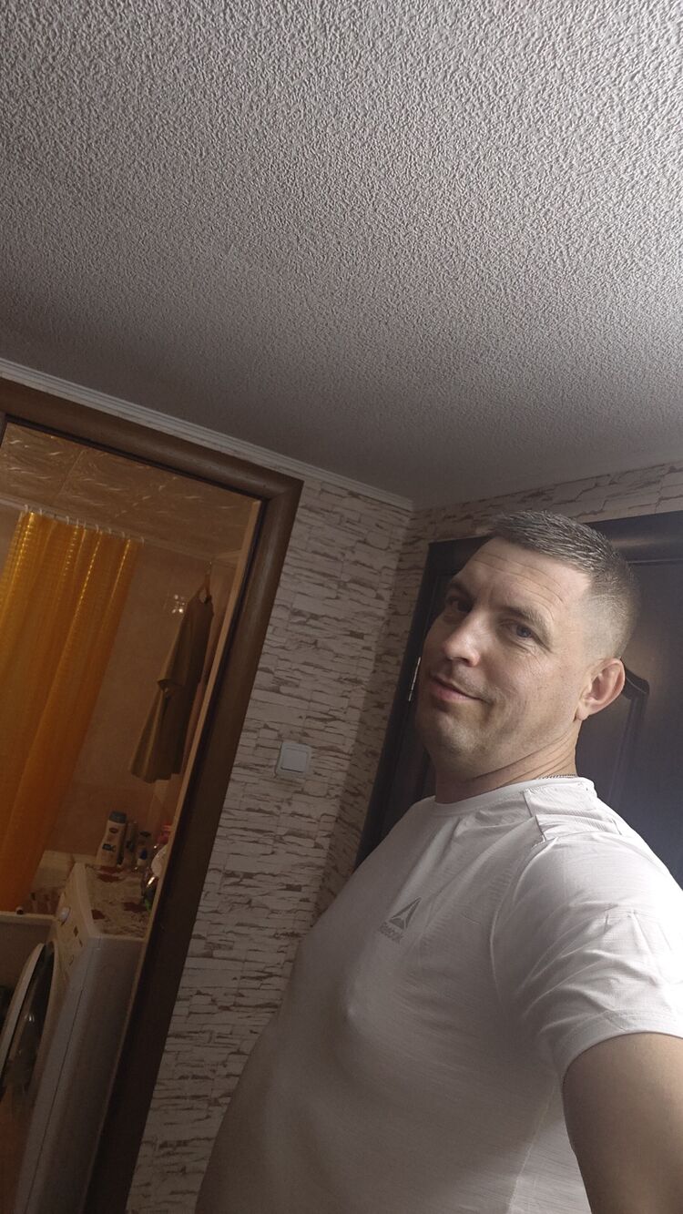  54440857  Roman, 38 ,    -