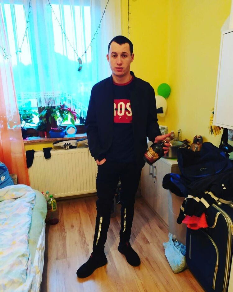  20530307  Andrey, 33 ,    
