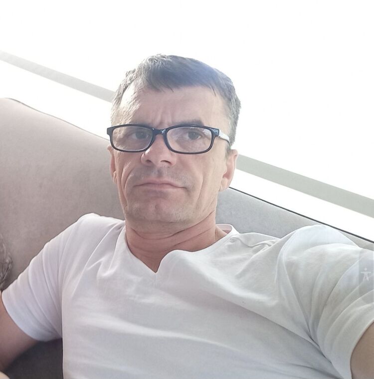  54002937  Ivan, 53 ,    