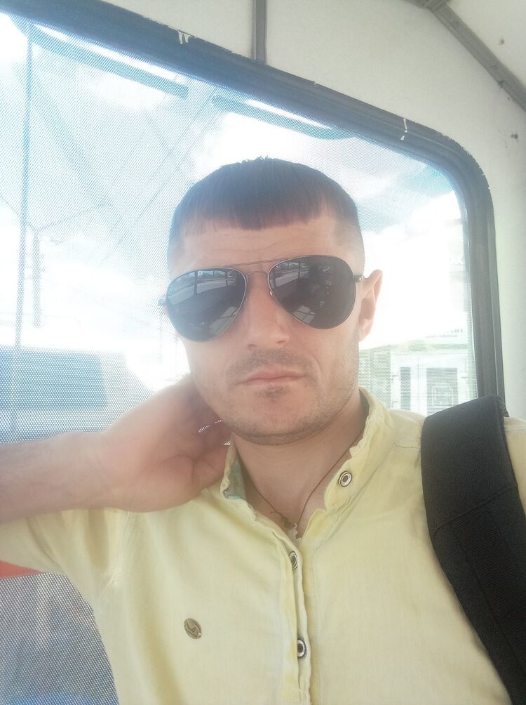  36724107  Dumitru B, 34 ,    Holon