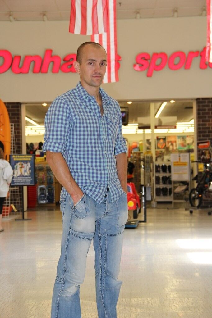  20742477  Ruslan, 37 ,    