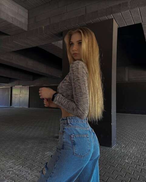  41281047  Vika, 19 ,    Praha