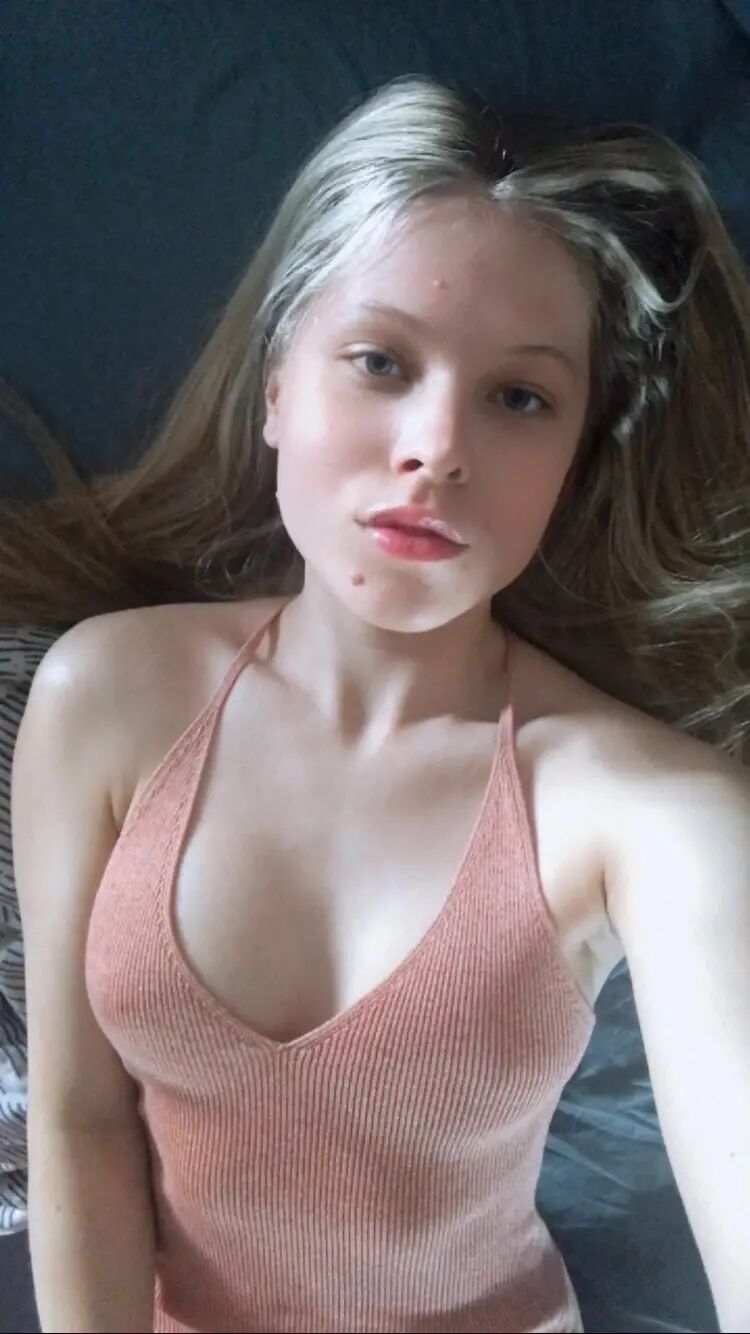  54000817  Nika, 22 ,    