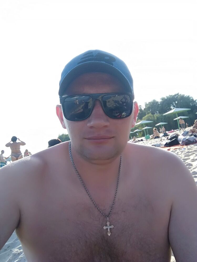  16484477  Viktor, 36 ,    