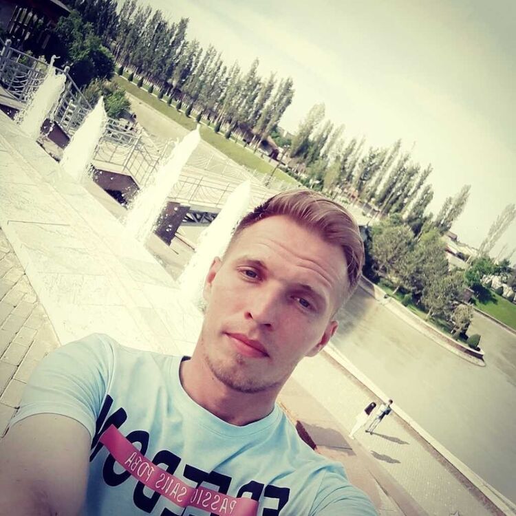  ,   Russel, 37 ,  