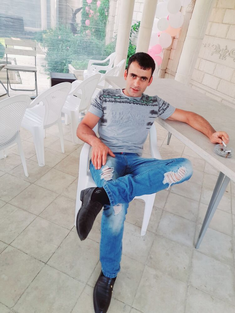  25617667  Narek, 34 ,    