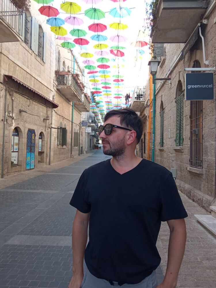  29015327  Yuval, 47 ,    Holon
