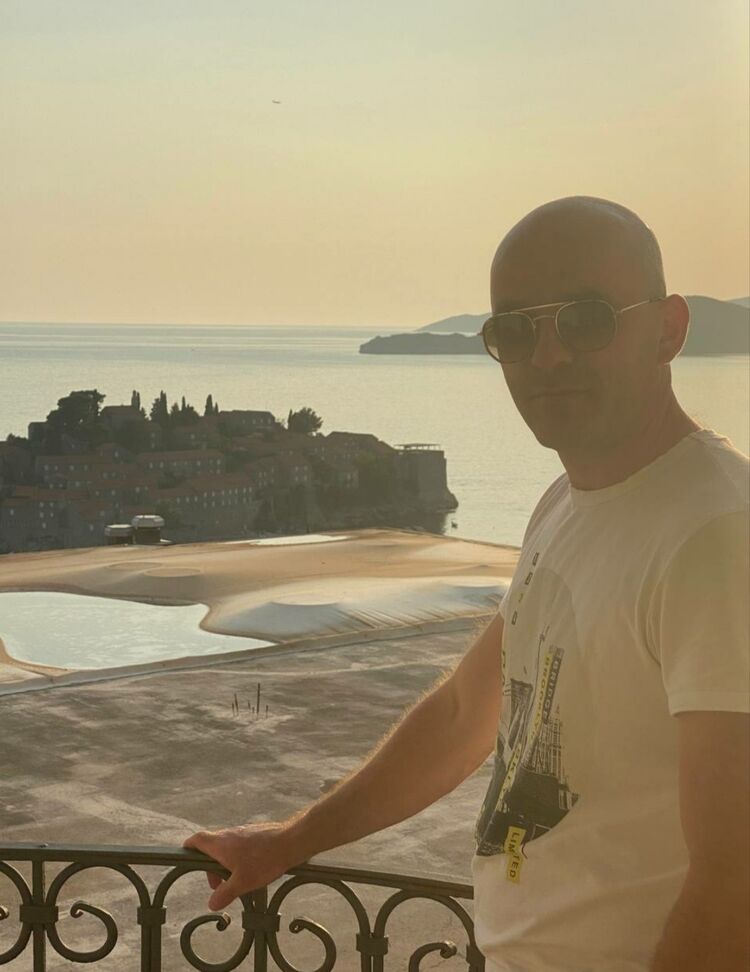  37322937  Zoran, 42 ,    Budva