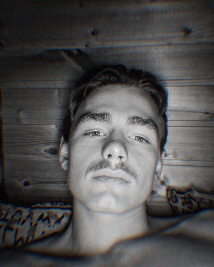  52815747  , 21 ,    