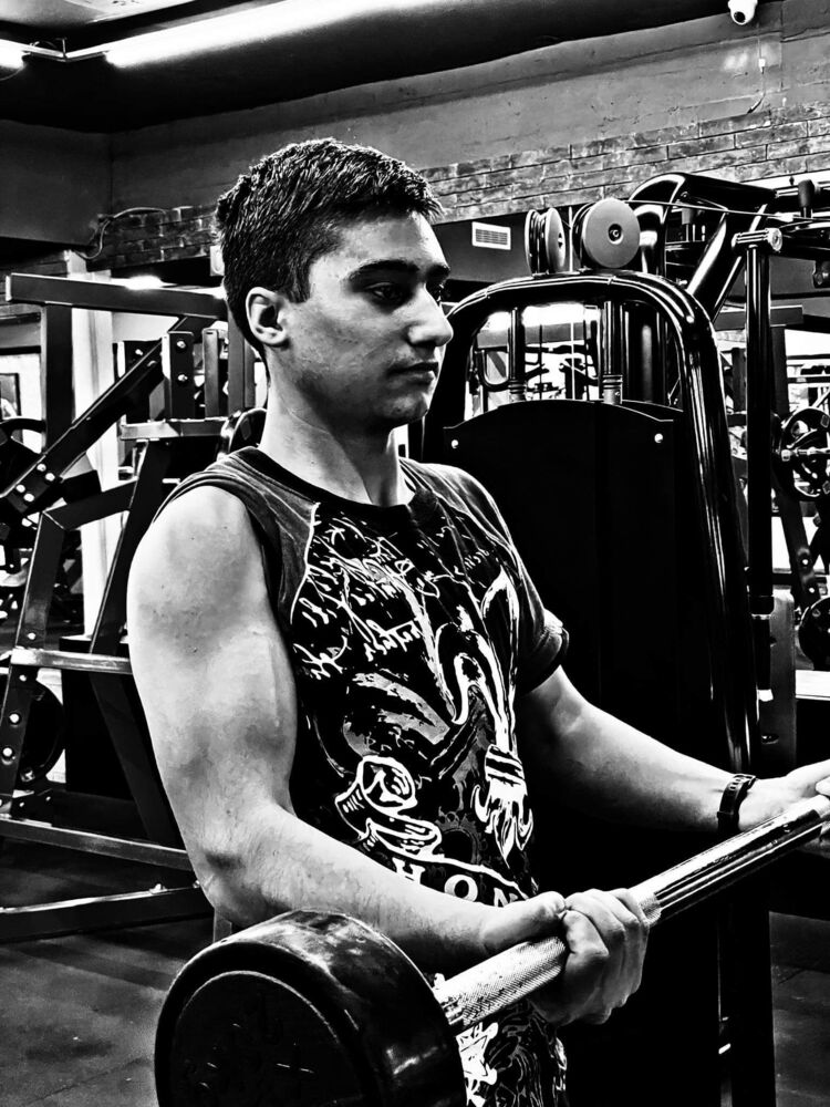  ,   Artyom, 21 ,   ,   