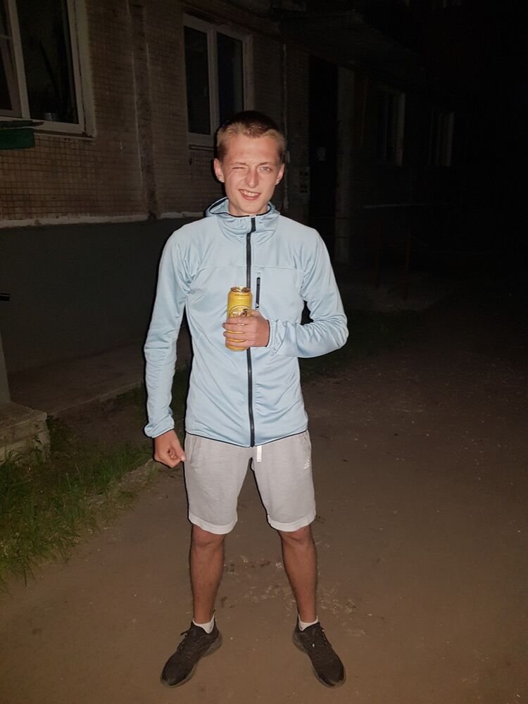  13524207  Ivan, 27 ,    