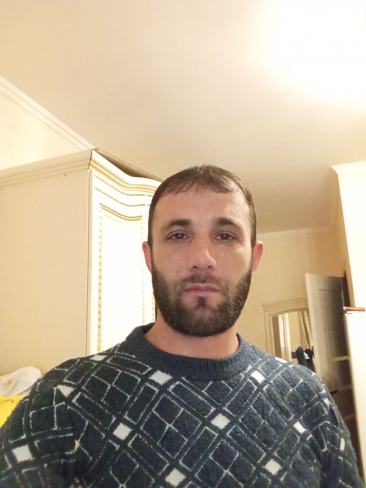  49663117  Akbar, 40 ,    