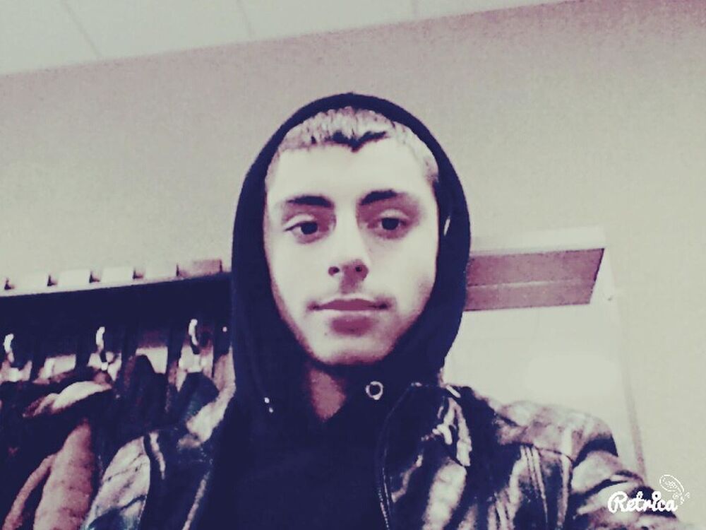  10129647  Artur, 28 ,    