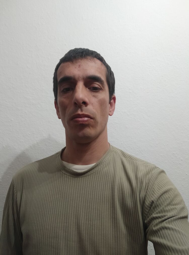  46988627  , 33 ,    