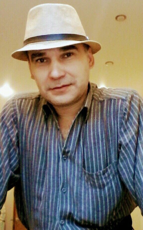  54816267  Roman, 49 ,    