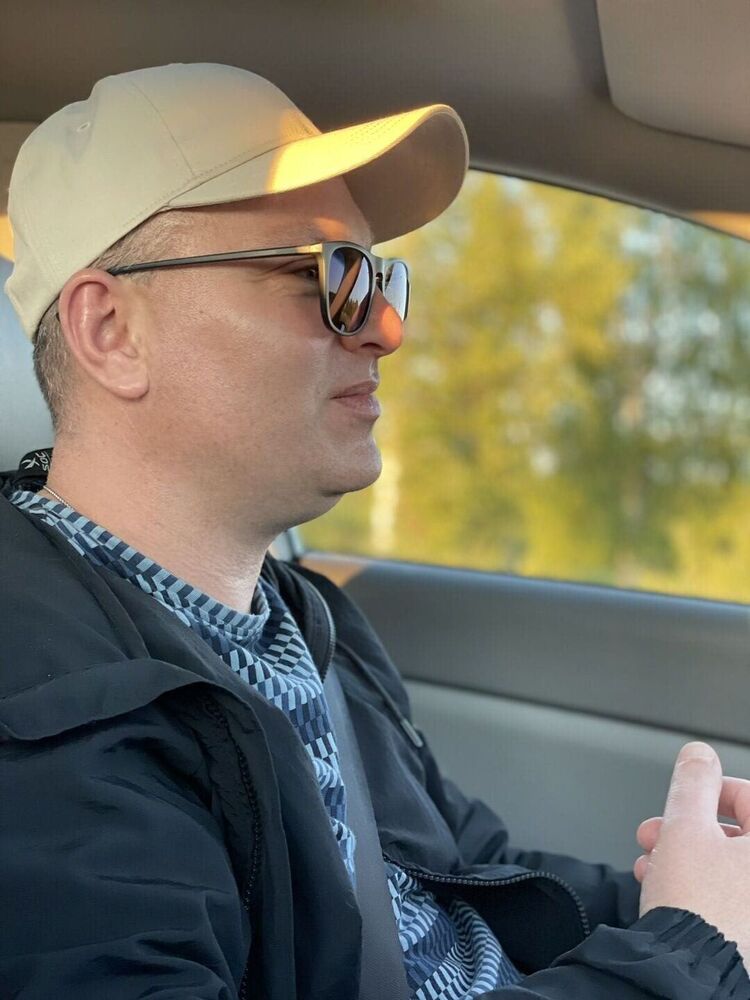  41037297  Artyom, 35 ,    Malmoe