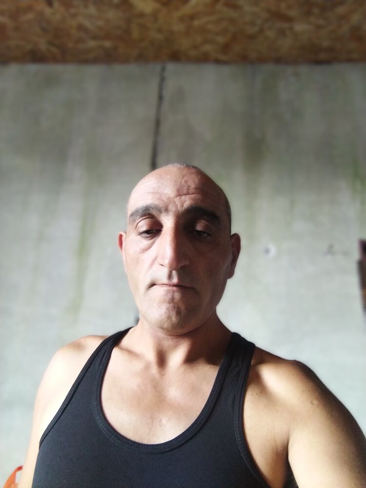  44677097  Gagik, 44 ,    