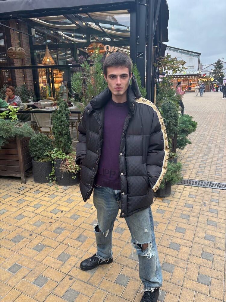  47737737  Boris, 19 ,    Deleted