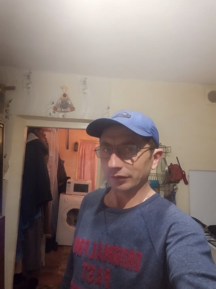  18272517  Igor, 47 ,    