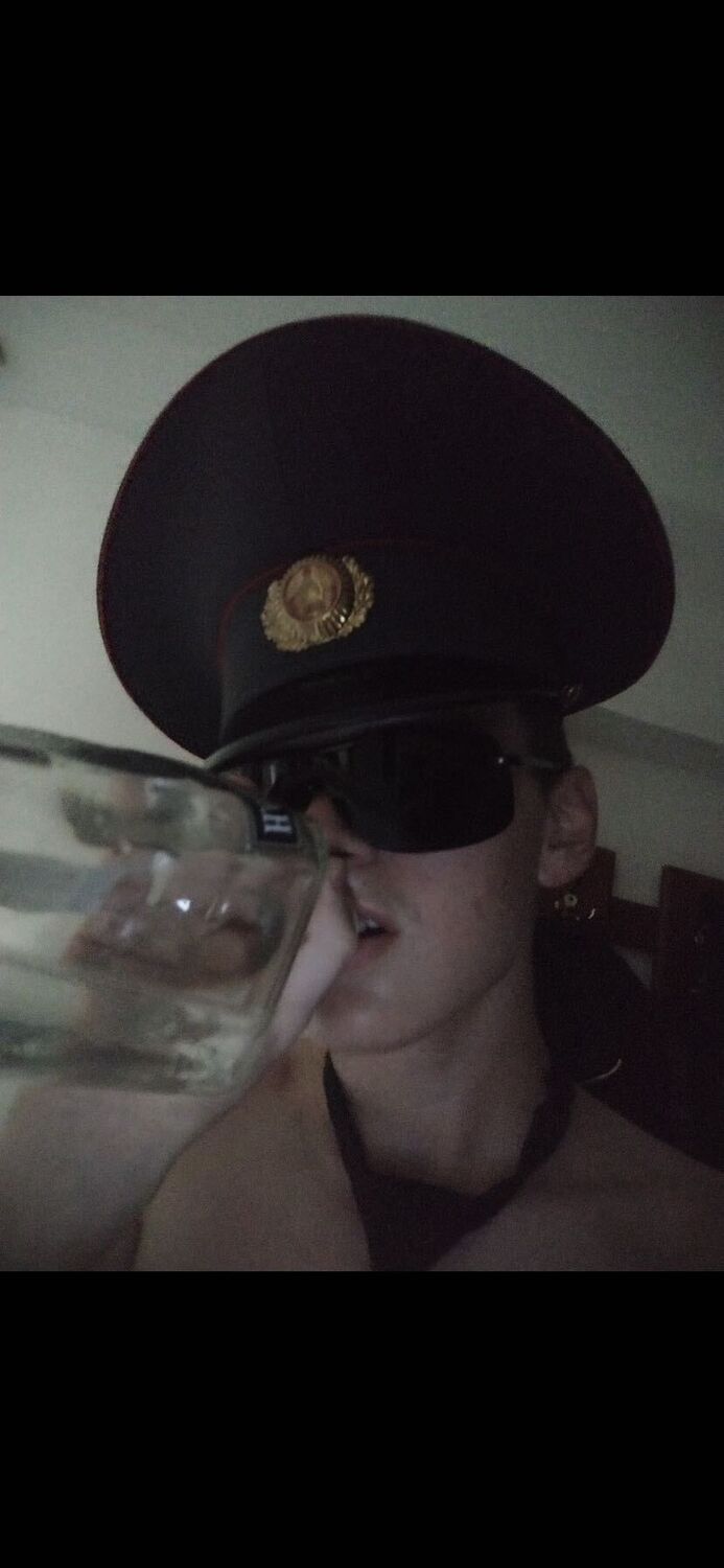  35587607  Artem, 20 ,    