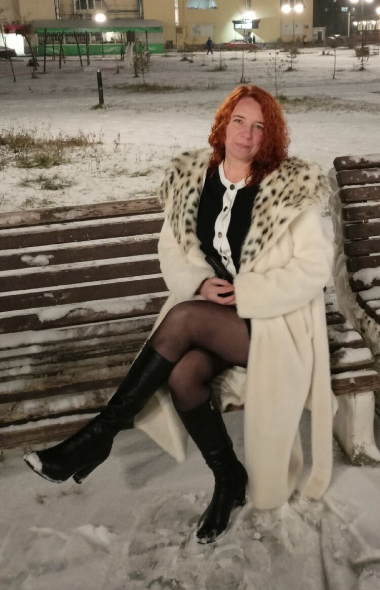  54435067  Lana, 46 ,    