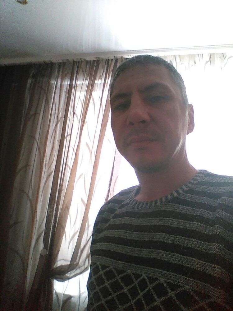  19716357  Erik, 44 ,    