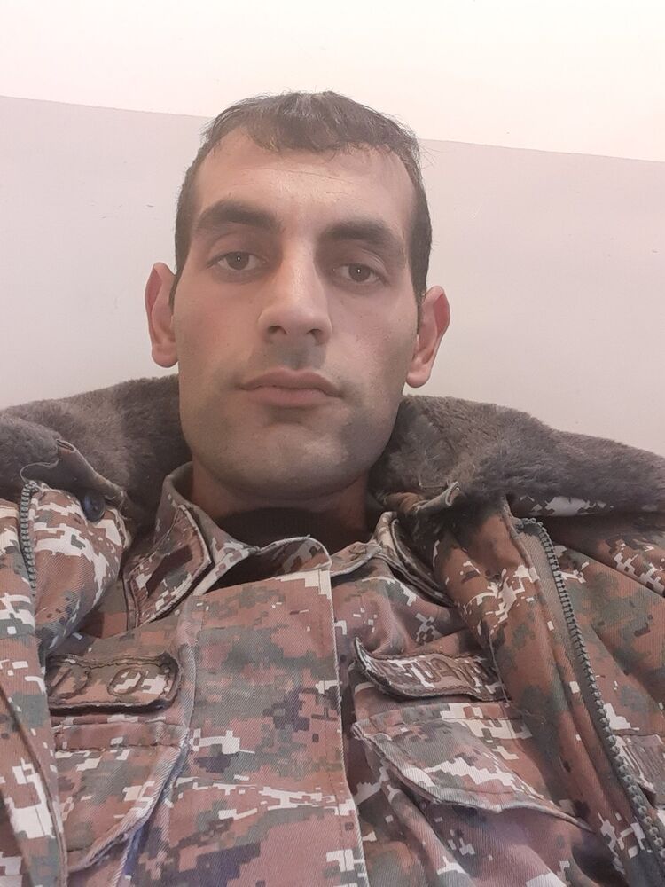  18526567  Arman, 33 ,    