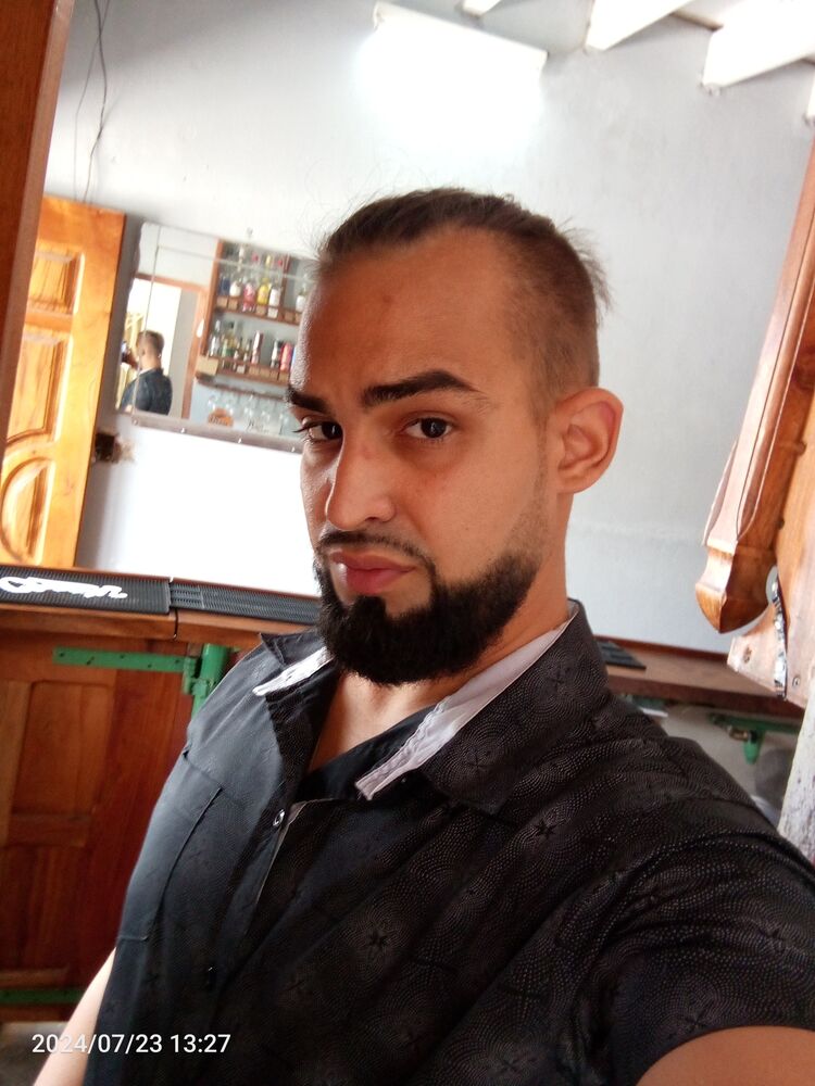  ,   Daviel, 25 ,   ,   