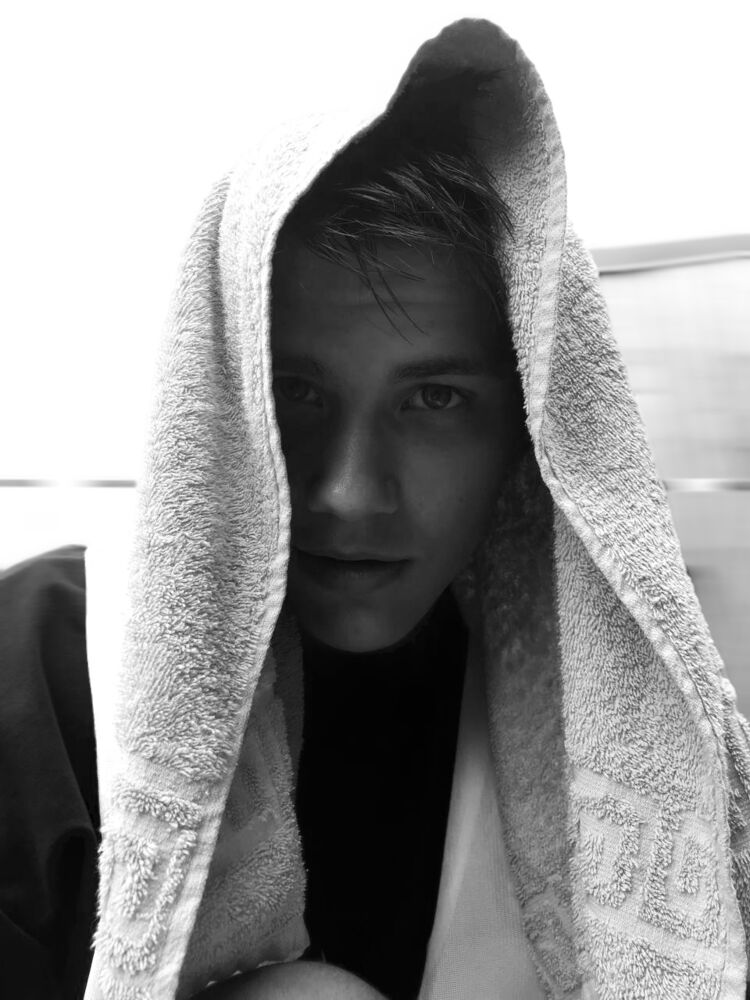  51065797  Egor, 19 ,    