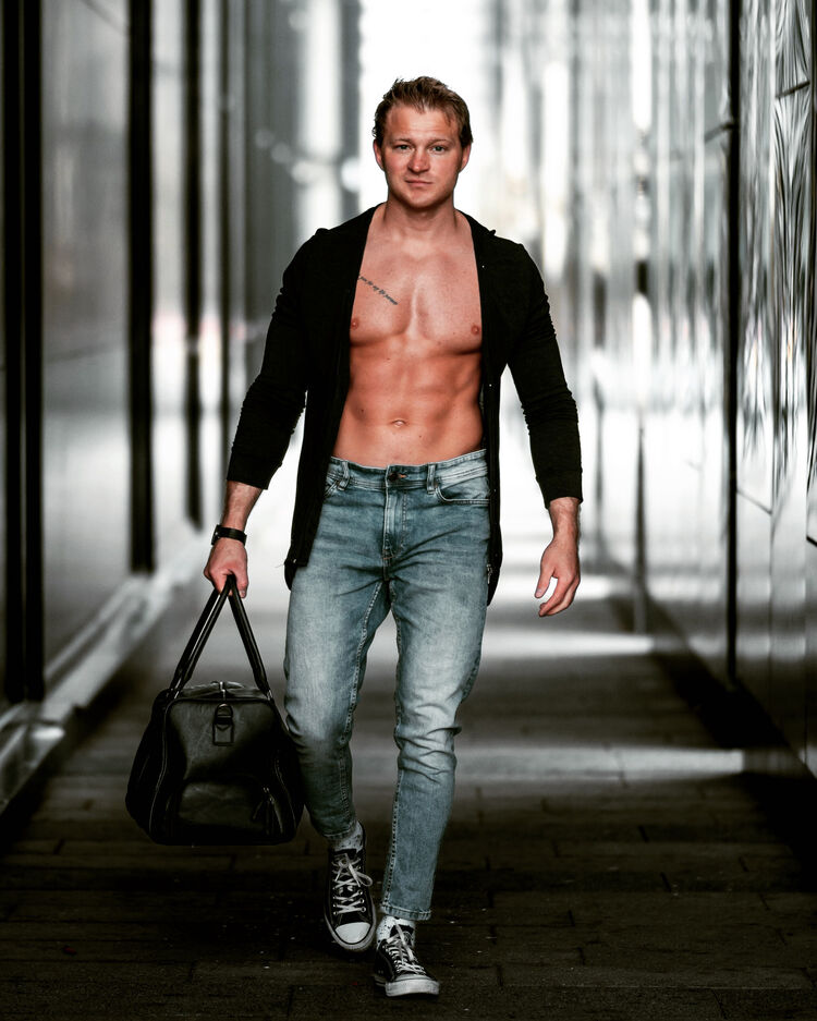  ,   Vova, 32 ,   ,   