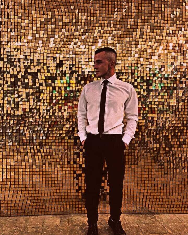  21404447  , 30 ,    