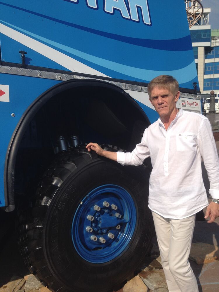  53238687  Viktor, 60 ,    