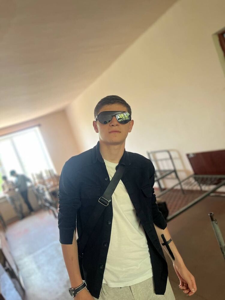  ,   Alen, 19 ,   ,   