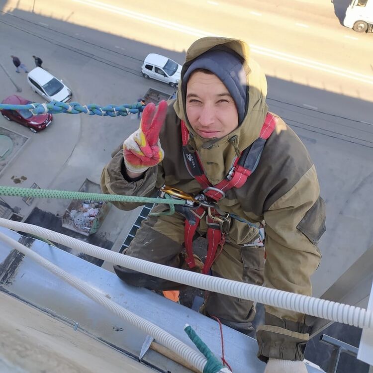  42010347  , 33 ,    