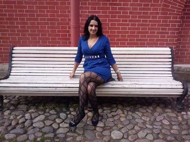  ,   Elena, 32 ,  