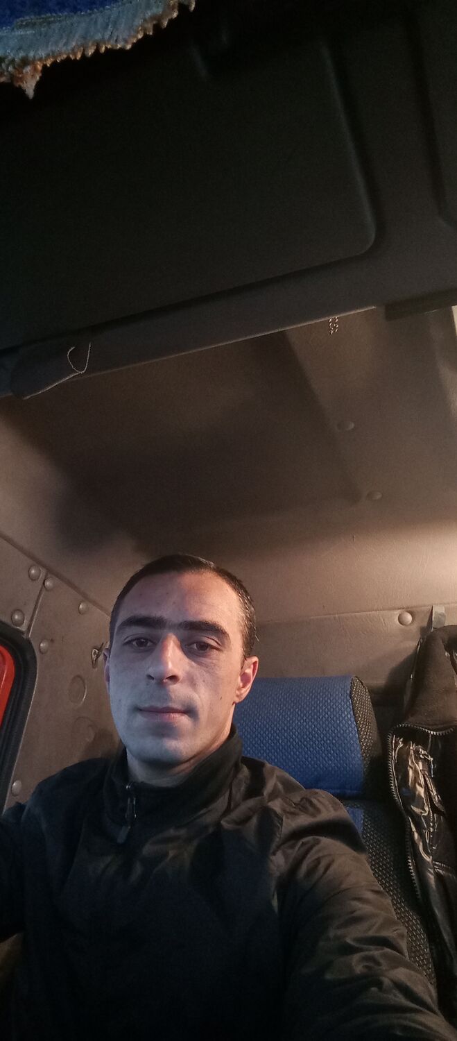  48827677  , 34 ,    