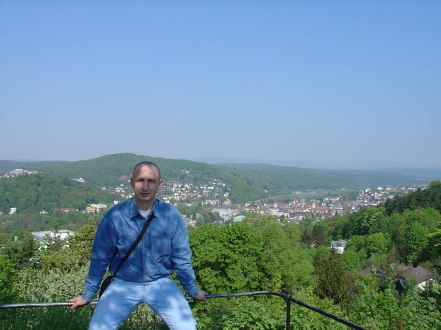  18414677  Viktor, 48 ,    