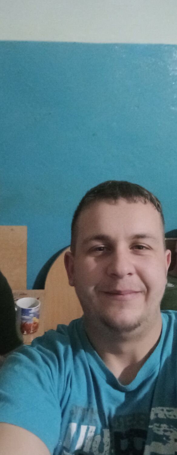  31945347  Viktor, 28 ,    