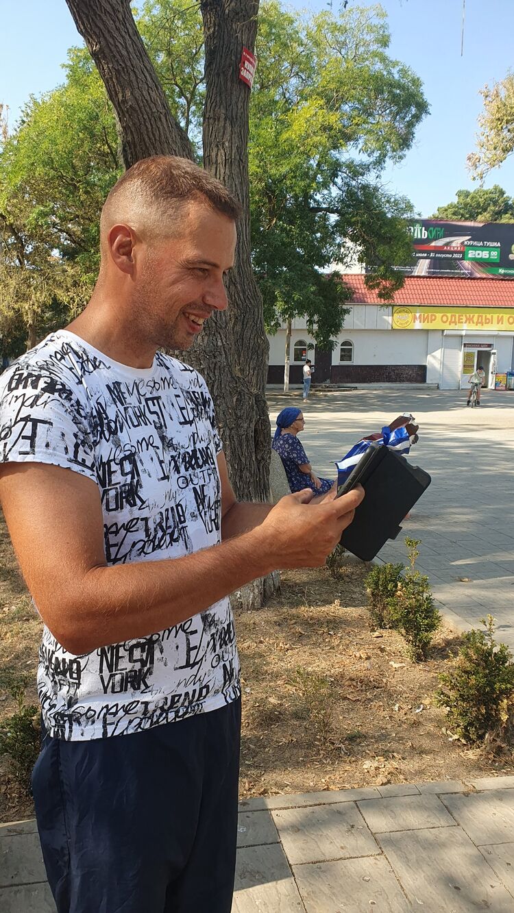  40032647  Vladimir, 36 ,    