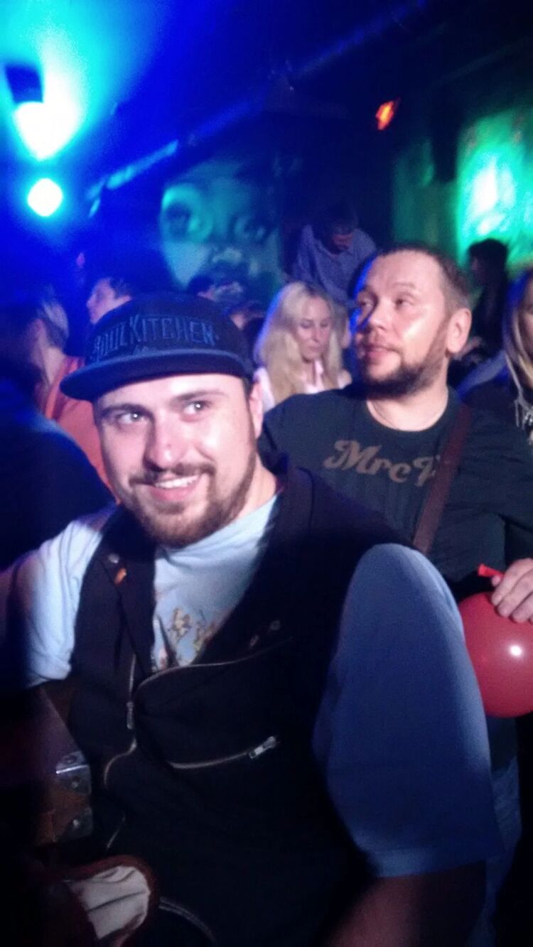  43330157  , 37 ,    -