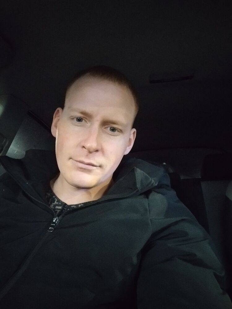  46448457  Alexander, 30 ,    
