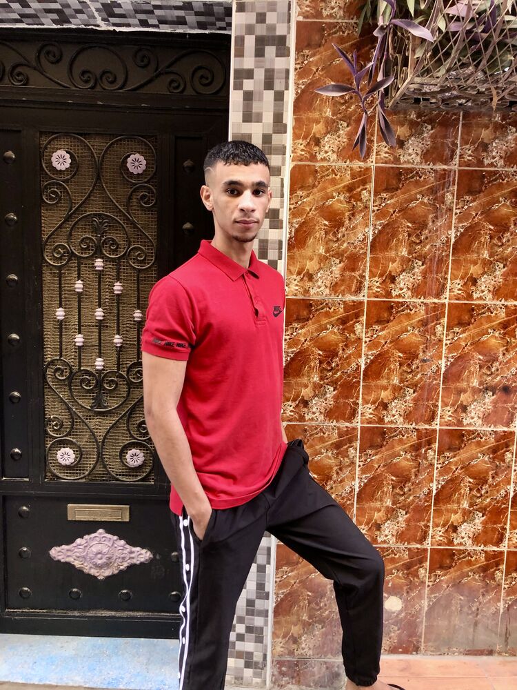  48280327  Yassin, 19 ,    