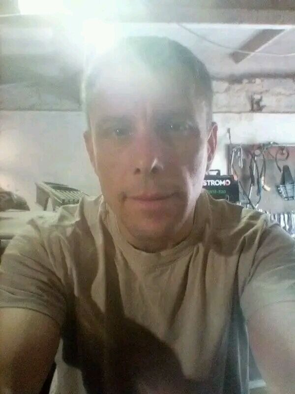  46874527  Denis, 40 ,    